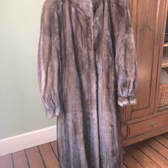 Majestic Genuine male Mink Coat size 12/14 (estimate) see measurements - Picture 3 of 11
